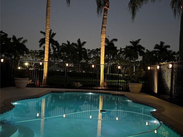 3707 Oak Ridge Cir, Weston FL 33331