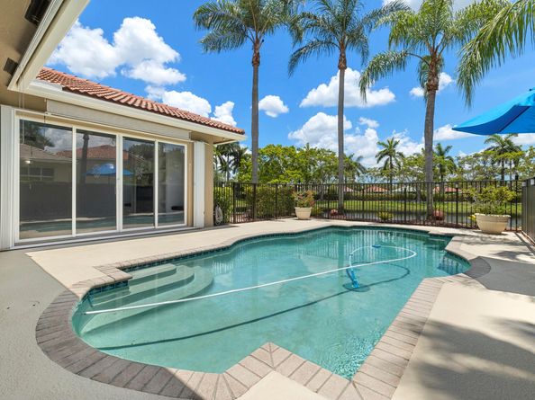 3707 Oak Ridge Cir, Weston FL 33331