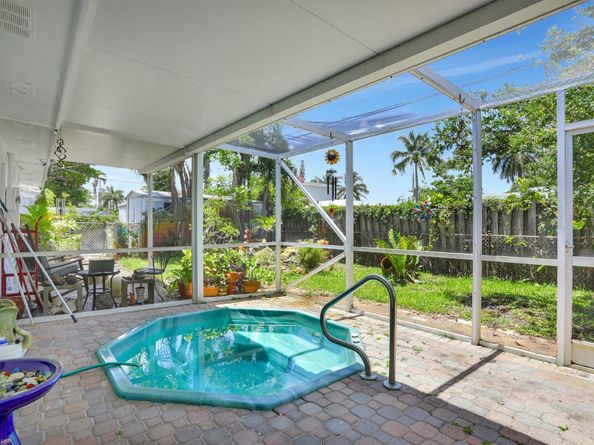 217 SW 9th Ct, Pompano Beach FL 33060