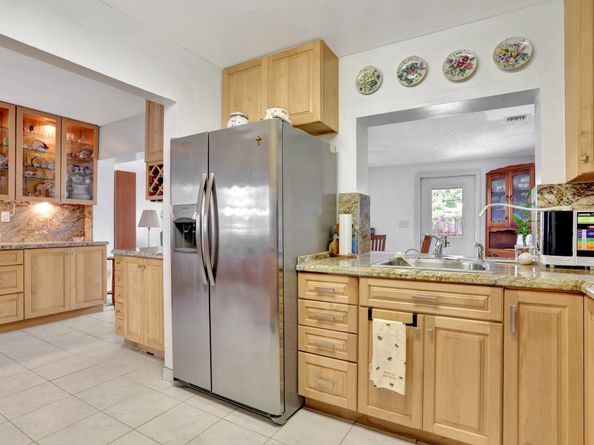 217 SW 9th Ct, Pompano Beach FL 33060