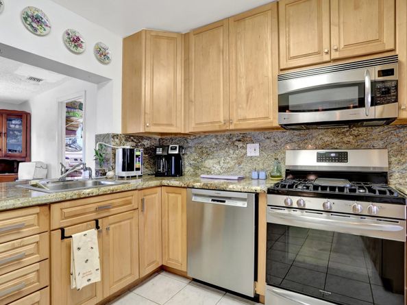 217 SW 9th Ct, Pompano Beach FL 33060