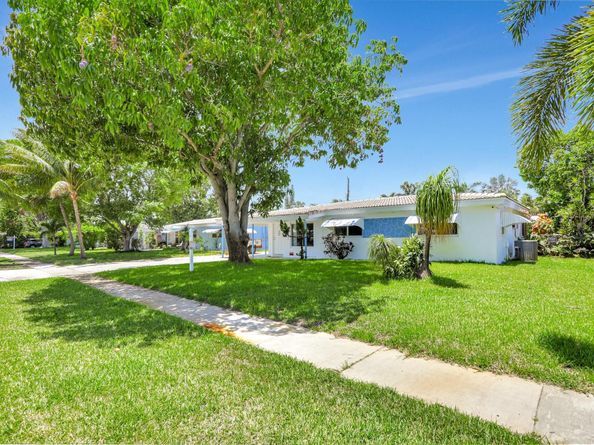 217 SW 9th Ct, Pompano Beach FL 33060