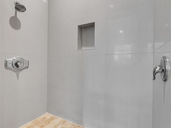 2105 SE 5th St 2105, Pompano Beach FL 33062