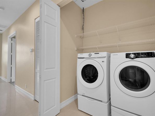 2105 SE 5th St 2105, Pompano Beach FL 33062