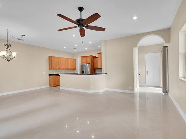 2105 SE 5th St 2105, Pompano Beach FL 33062