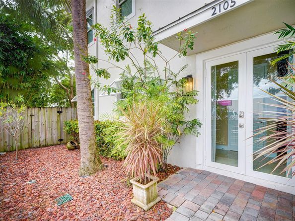 2105 SE 5th St 2105, Pompano Beach FL 33062
