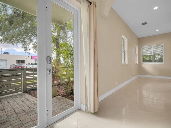 2105 SE 5th St 2105, Pompano Beach FL 33062