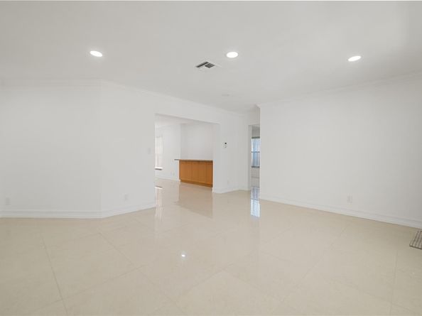 3651 NW 36th St, Lauderdale Lakes FL 33309
