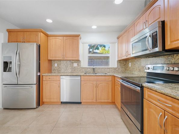 3651 NW 36th St, Lauderdale Lakes FL 33309