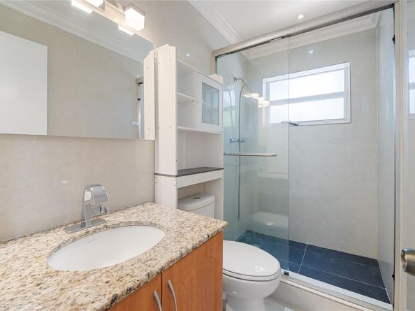 3651 NW 36th St, Lauderdale Lakes FL 33309
