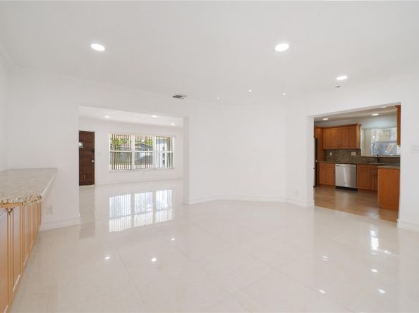 3651 NW 36th St, Lauderdale Lakes FL 33309