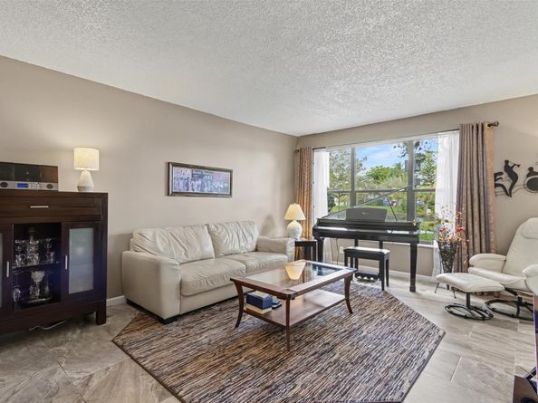 2307 S Cypress Bend Dr 106, Pompano Beach FL 33069