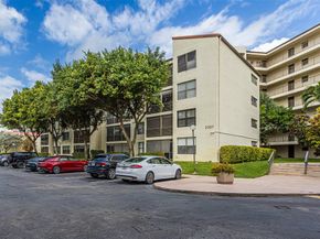 2307 S Cypress Bend Dr 106, Pompano Beach FL 33069