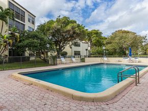 2307 S Cypress Bend Dr 106, Pompano Beach FL 33069