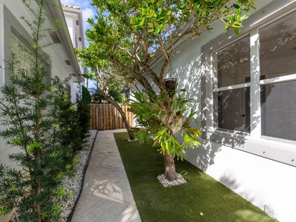 2443 Players Court, Wellington FL 33414