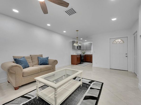 5043 Cresthaven Boulevard F, West Palm Beach FL 33415