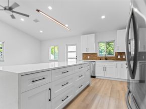 1402 NE 34th St, Oakland Park FL 33334