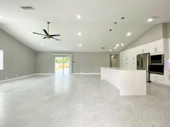 1402 NE 34th St, Oakland Park FL 33334