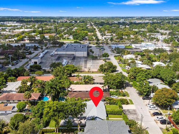 1402 NE 34th St, Oakland Park FL 33334