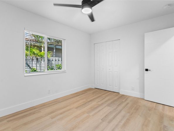 1402 NE 34th St, Oakland Park FL 33334