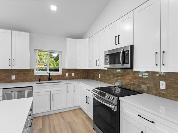 1402 NE 34th St, Oakland Park FL 33334