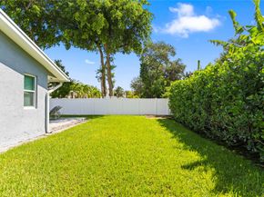 1402 NE 34th St, Oakland Park FL 33334