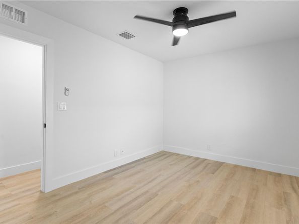 1402 NE 34th St, Oakland Park FL 33334