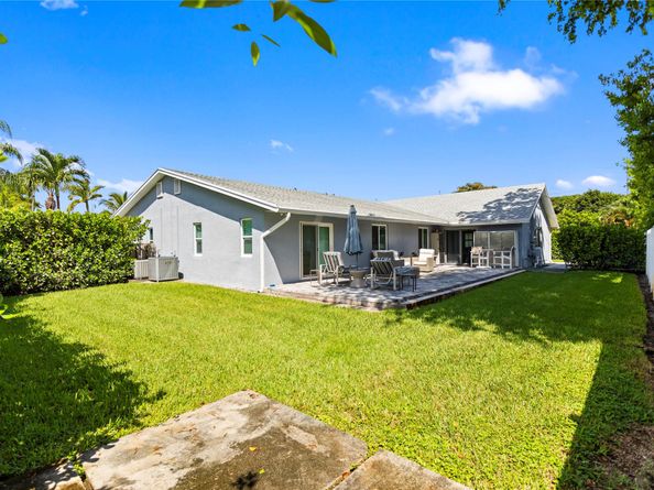1402 NE 34th St, Oakland Park FL 33334