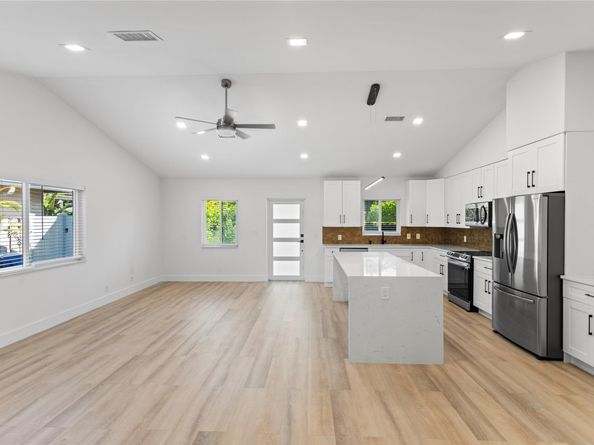 1402 NE 34th St, Oakland Park FL 33334