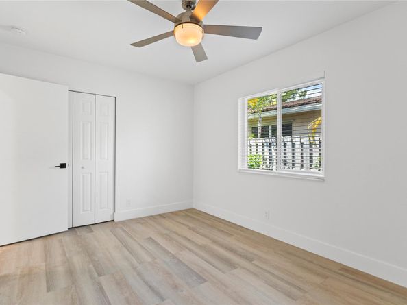 1402 NE 34th St, Oakland Park FL 33334