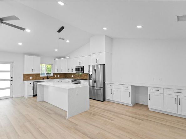1402 NE 34th St, Oakland Park FL 33334