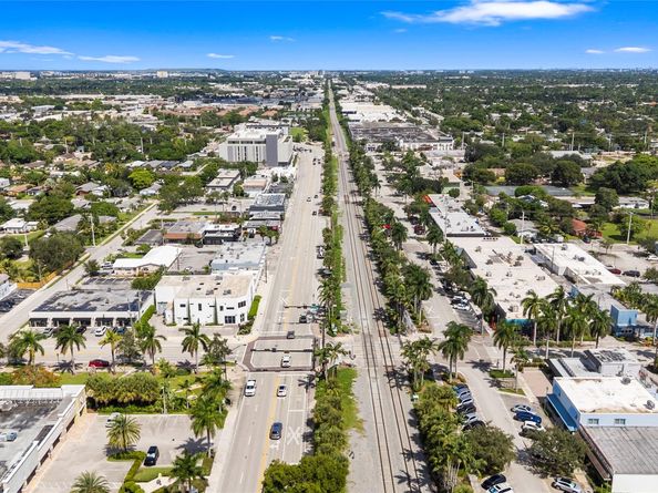 1402 NE 34th St, Oakland Park FL 33334