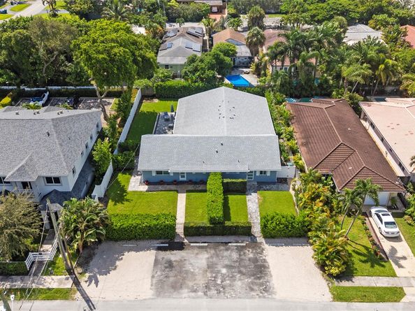 1402 NE 34th St, Oakland Park FL 33334