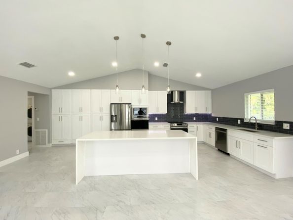 1402 NE 34th St, Oakland Park FL 33334