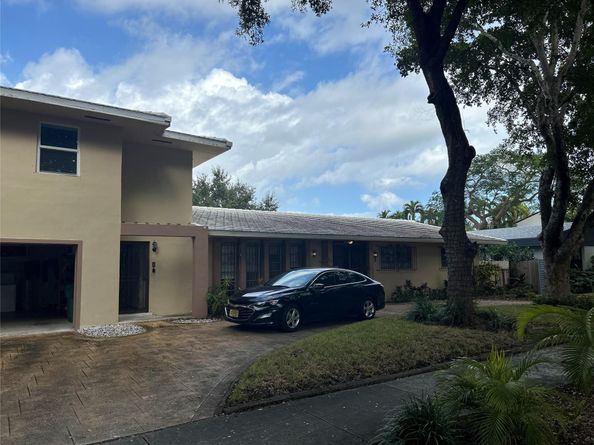 525 NE 58th St, Miami FL 33137