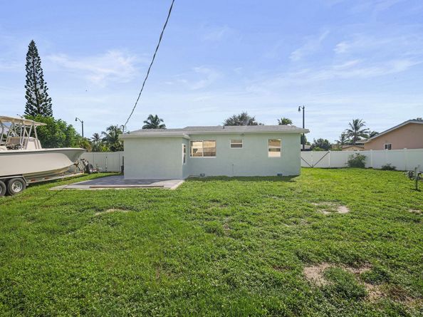 3761 NE 14th Ave, Pompano Beach FL 33064