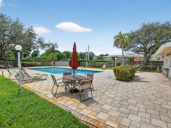 851 NW 42 Place, Deerfield Beach FL 33064