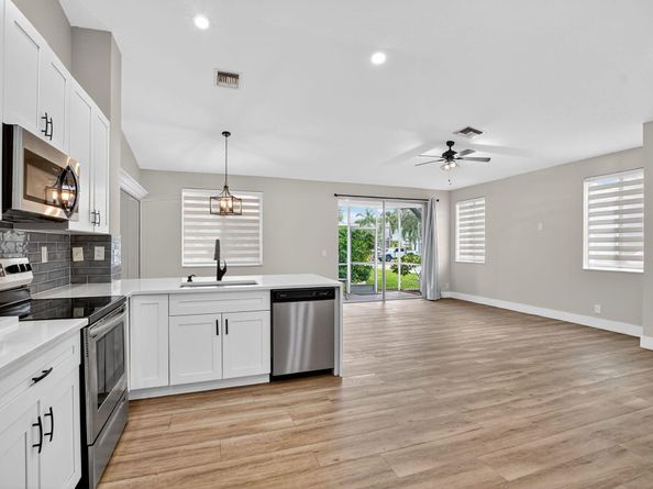 851 NW 42 Place, Deerfield Beach FL 33064