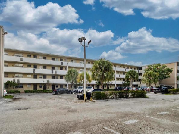 1690 NE 191st St 4051, Miami FL 33179