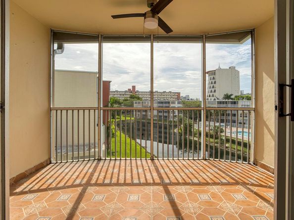 1690 NE 191st St 4051, Miami FL 33179