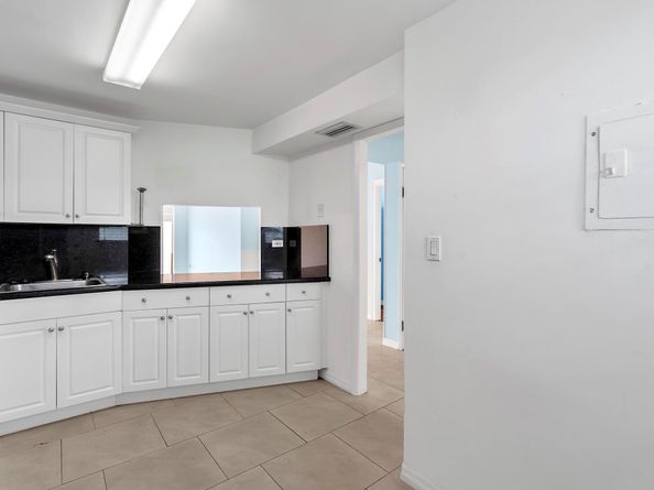 1690 NE 191st St 4051, Miami FL 33179