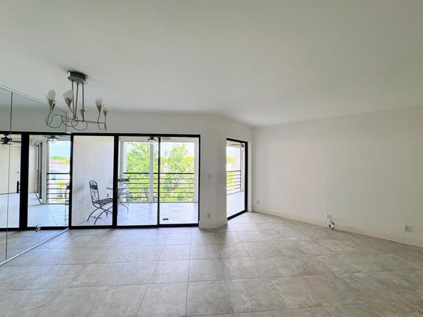 5701 Camino Del Sol 403, Boca Raton FL 33433