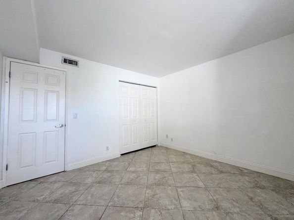 5701 Camino Del Sol 403, Boca Raton FL 33433