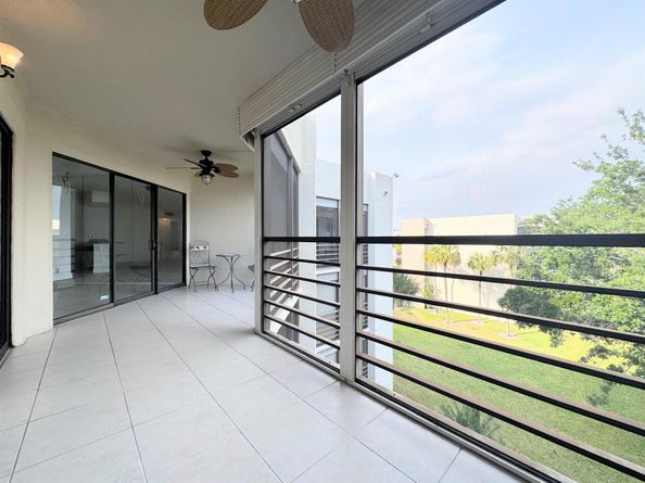 5701 Camino Del Sol 403, Boca Raton FL 33433