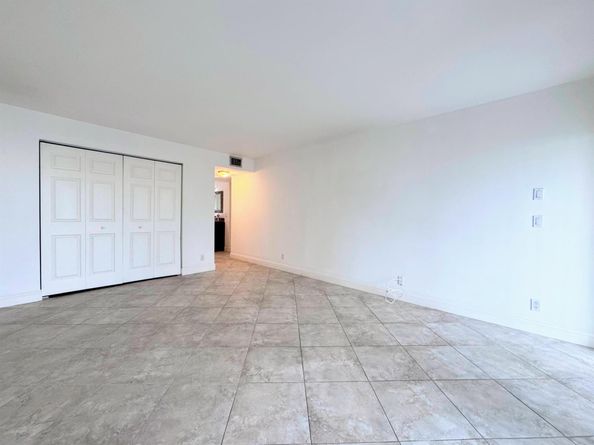 5701 Camino Del Sol 403, Boca Raton FL 33433