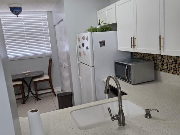 116 Lake Emerald Dr 109, Oakland Park FL 33309