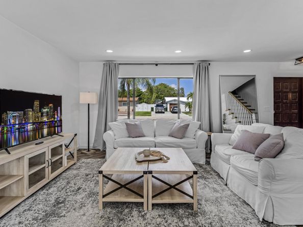 337 Cypress Lane, Palm Springs FL 33461