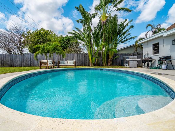 337 Cypress Lane, Palm Springs FL 33461