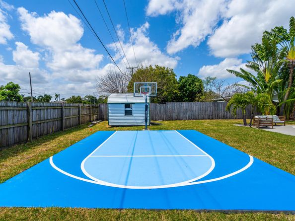 337 Cypress Lane, Palm Springs FL 33461