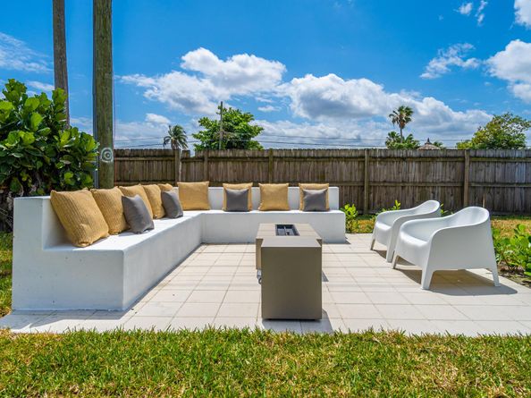 337 Cypress Lane, Palm Springs FL 33461